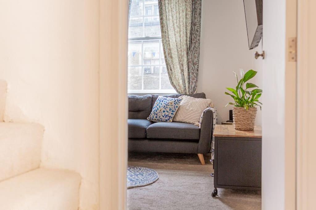 Light And Central Apartment Above Knead Bakery Tetbury Extérieur photo