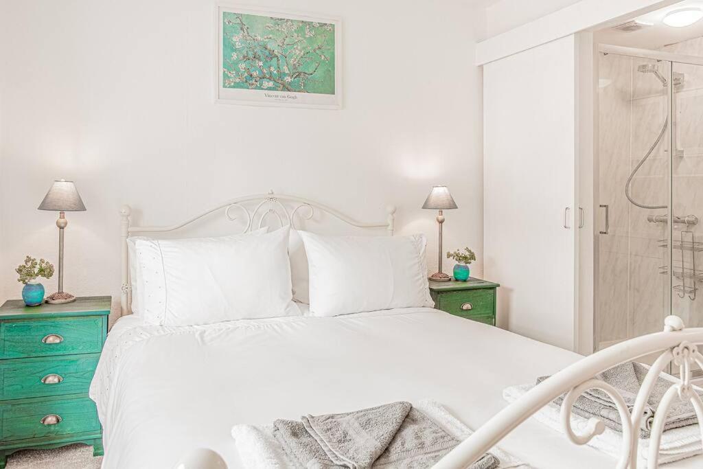 Light And Central Apartment Above Knead Bakery Tetbury Extérieur photo
